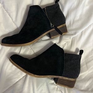 Used women’s barely used TOMS botties size W6